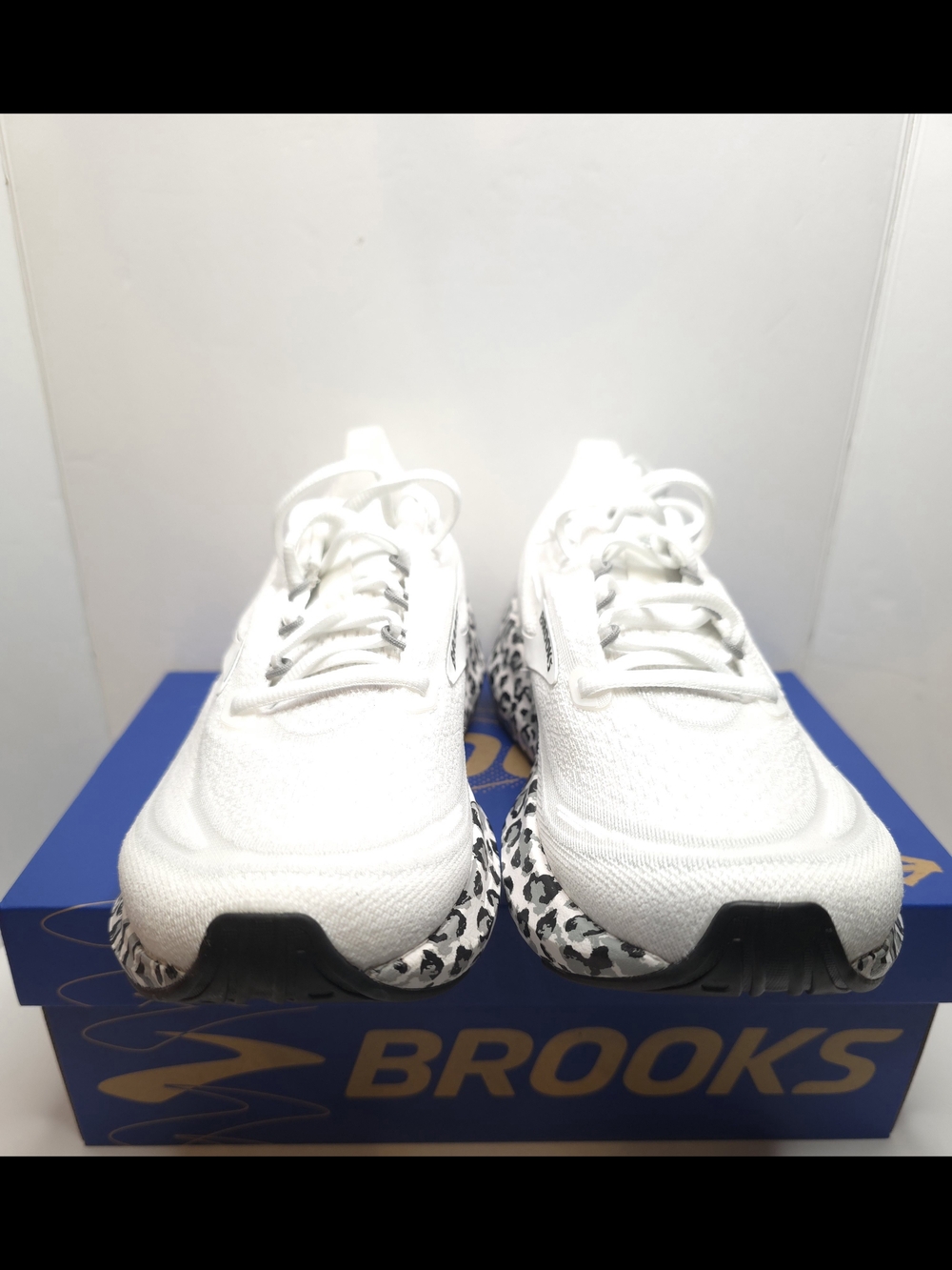 Brooks Revel 9 Shoes White/Ultimate Grey/Blk Leopard 1204891B132  Size 8.5W - Picture 3 of 7